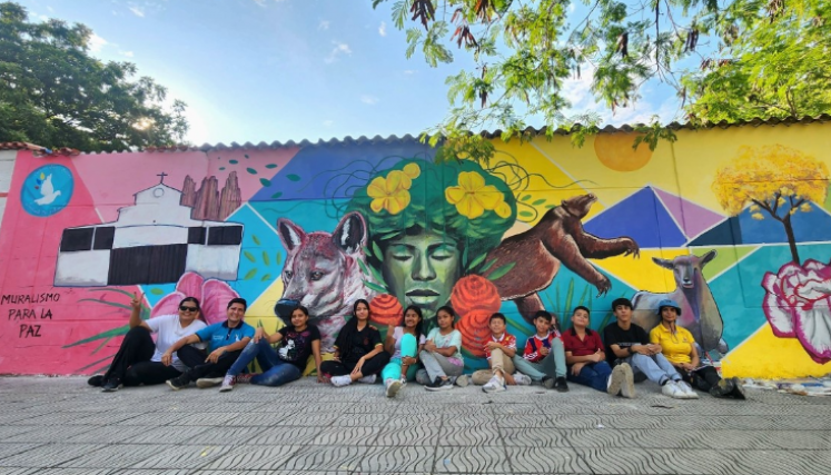 Jóvenes rescataron mural del Colegio Fe y Alegría en Los Patios.