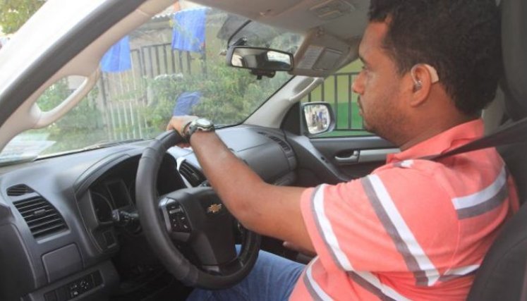 La comunidad sorda tuvo que esperar más de 10 años, para que les aprobaran la licencia de conducción.  / Foto: Cortesía / La Opinión 