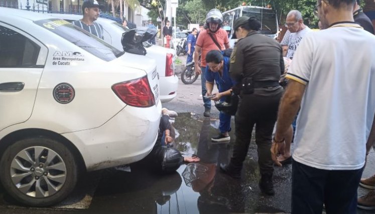 Hay muchos cruces viales en los que no hay semáforos y por ello ocurren accidentes a diario/Foto La Opinión
