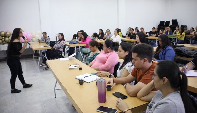 70 docentes hicieron del foro sobre la educación para la construcción de paz. / Foto: Carlos Ramírez.