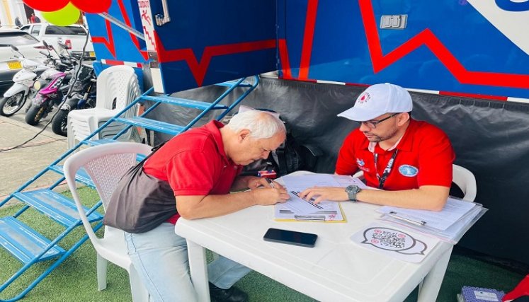 Las experiencias son gratificantes para los voluntarios que consignan esa cuota en el banco de sangre para salvar vidas. /Foto: Cortesía /La Opinión