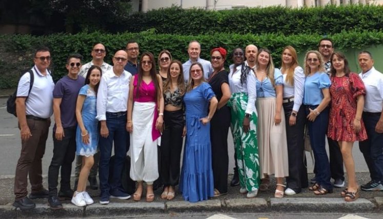 Estudiantes y profesores del Doctorado en Ciencias de la Educación durante la misión académica en la Pontificia Universidad Católica de Río de Janeiro, en Brasil.