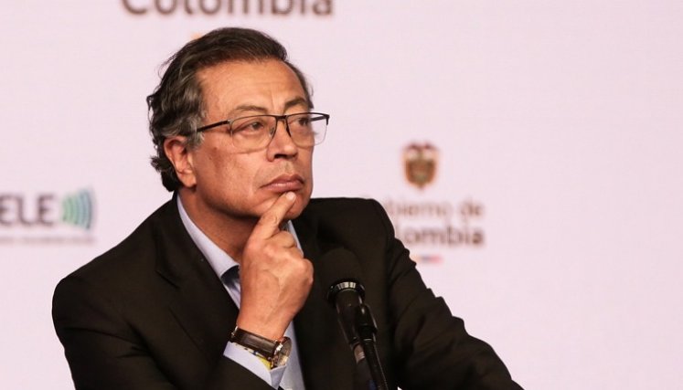 En dos años de gobierno, el presidente realizó 40 viajes internacionales, visitando 25 países durante 127 días. 