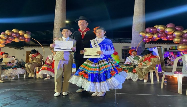 Con un alto nivel en la interpretación de las danzas folclóricas se realiza el Reinado Niña ocañerita.