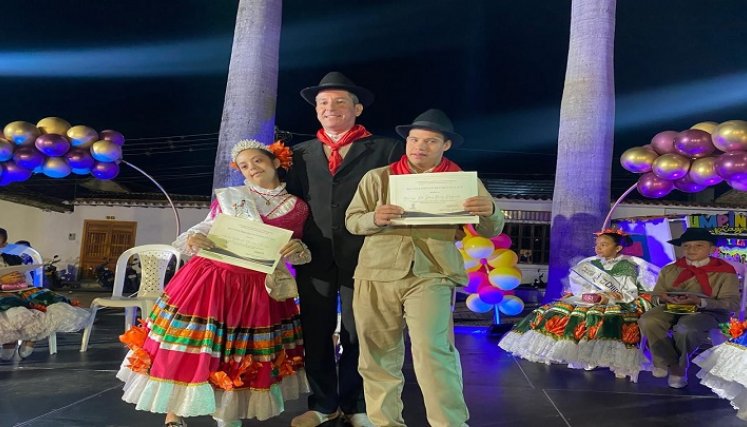 Con un alto nivel en la interpretación de las danzas folclóricas se realiza el Reinado Niña ocañerita.