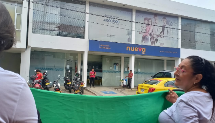 Nueva protesta de usuarios de la Nueva EPS por mal servicio.
