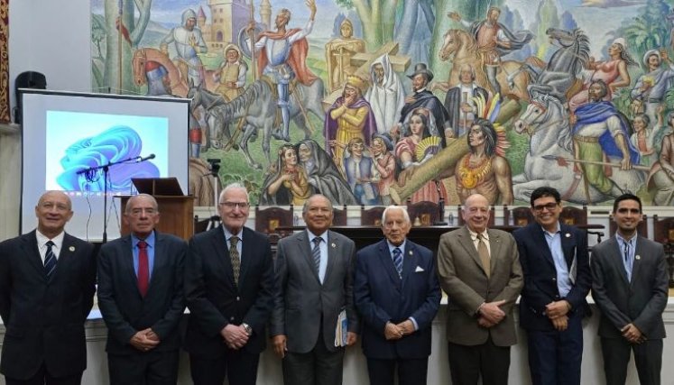 El acto estuvo presidido por el director de la Academia Colombiana de la Lengua, Eduardo Durán Gómez, con la asistencia de miembros correspondientes, académicos y honorarios. 