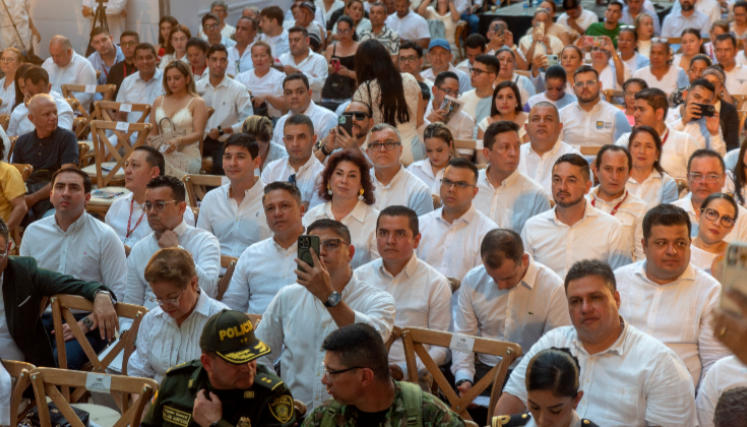 Secretarios presentaron su renuncia luego que el alcalde Acevedo hiciera la solicitud protocolaria.