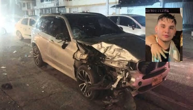 4 En un video quedó registrado cuando el conductor de la camioneta BMW, de color gris, fue bajado por la comunidad del automotor, en presencia de unos policías.