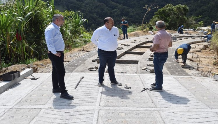 En aras de mejorar la movilidad y estimular el turismo ecológico se construye la ruta del café.