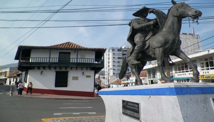 Moradores de El Tarrita, esperan estudios y diseños para la solución definitiva a la emergencia vial.