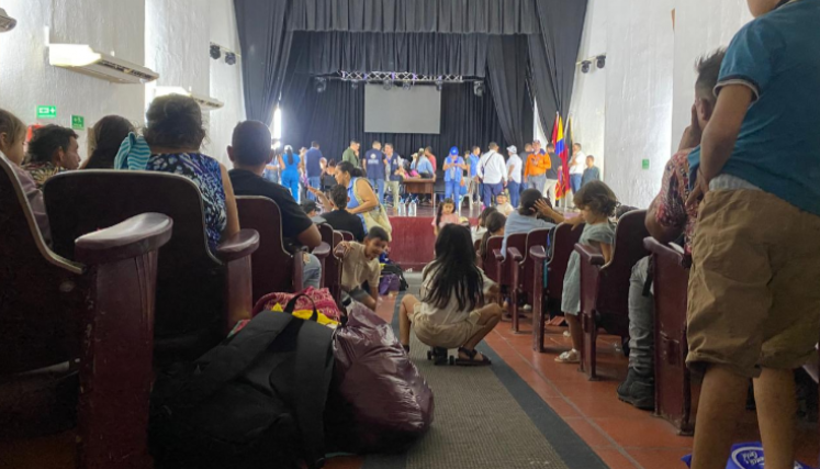 El Teatro Municipal es el lugar de llegada para los cientos de desplazados en Cúcuta. 