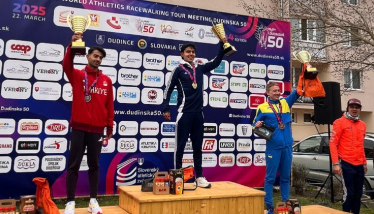 Mateo Romero (centro) se destacó en Dudince, Eslovaquia