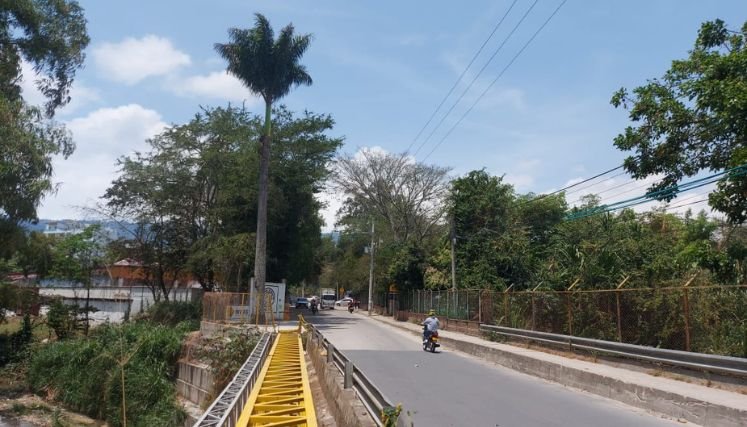 Es imperioso el arreglo de la estructura metálica para facilitar la movilidad por el anillo vial.