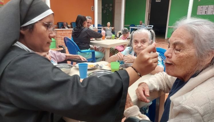 En aras de ahorrar energía, el hogar de los abuelos de Ocaña se pone a tono con la tecnología.