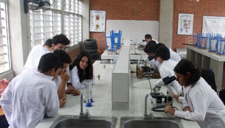LABORATORIO - COLEGIO