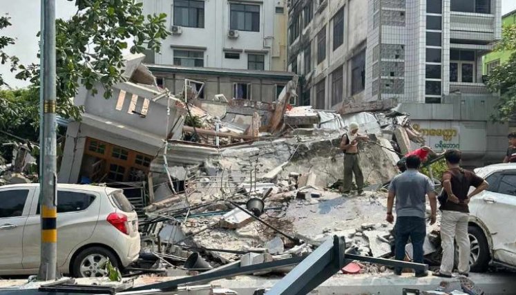 MEZQUITAS TERREMOTO BIRMANIA