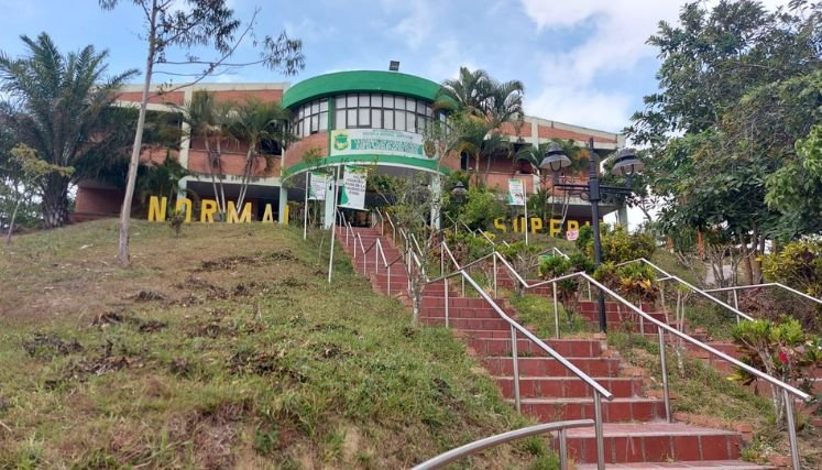 La comunidad educativa de la Normal Superior solicita la restauración de la escuela anexa ya que la sede principal presenta hacinamiento.