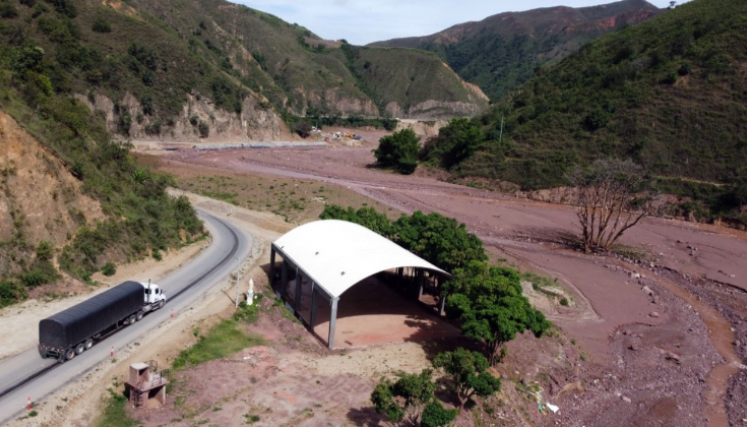 La vía El Tarrita espera terminación.