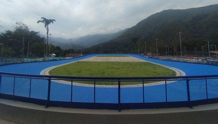 Así está quedando la pista de patinaje que estrenarán próximamente  los salazareños.
