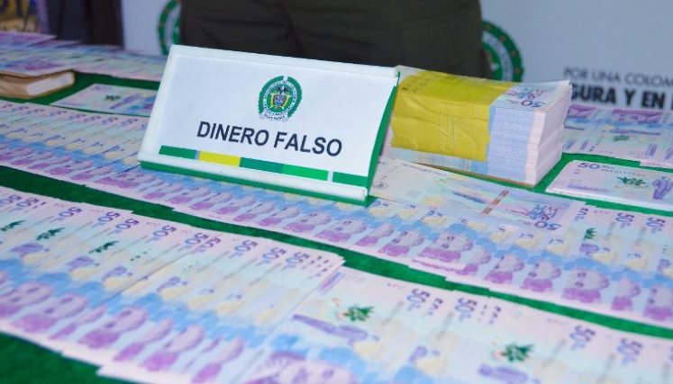 Billetes falsos.