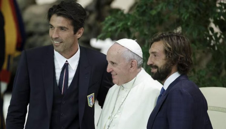 HOMENAJE AL PAPA