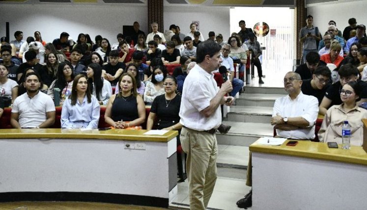 Juan Fernando Cristo estuvo como invitado en la Universidad Libre para un foro sobre autonomía territorial. / Foto cortesía