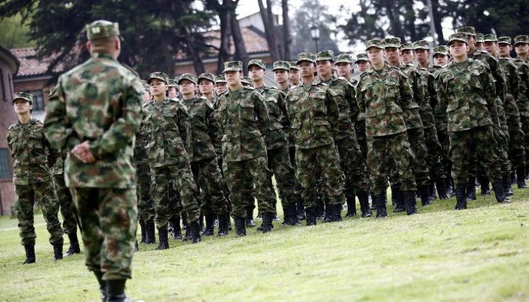 MILITARES-ESCUELA