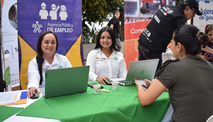 Con ministro de Trabajo a bordo el SENA entrega certificados de competencias laborales en la zona del Catatumbo.