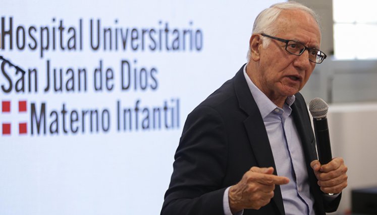 Ministro de Salud evade preguntas sobre acusaciones contra su esposa. / Foto: Cortesía. 
