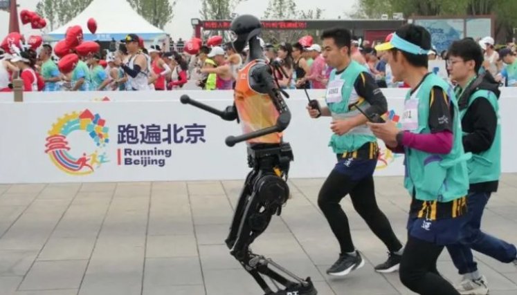 El Tiangong Ultra, un androide de 1,80 metros, cruzó la meta en 2 horas y 40 minutos en un evento que marcó un antes y un después.