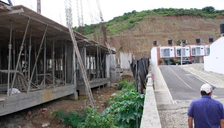 CONDOMINIO-CONSTRUCCIÓN