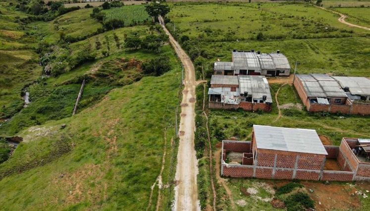 El frecuente paso de tractocamiones amerita la construcción de la variante.