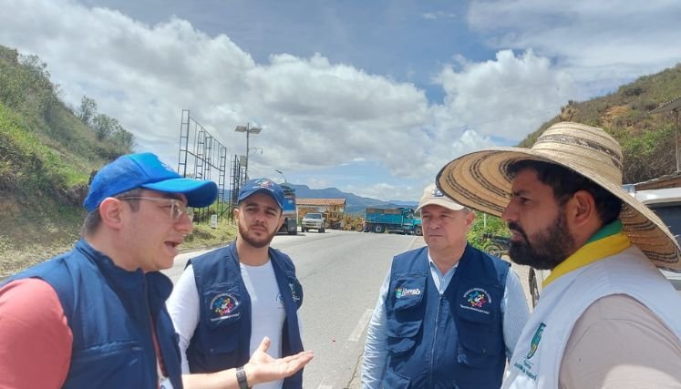 El gremio transportador reclama al Gobierno nacional el pago de la deuda por el arreglo de las vías.
