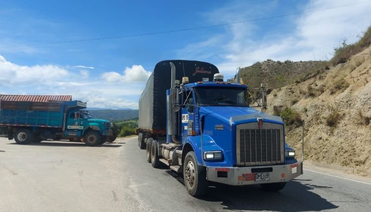 El gremio transportador reclama al Gobierno nacional el pago de la deuda por el arreglo de las vías.