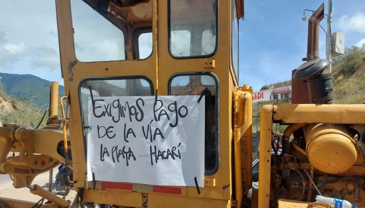 El gremio transportador reclama al Gobierno nacional el pago de la deuda por el arreglo de las vías.