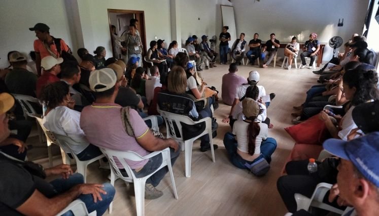 Una caravana humanitaria recorre la zona del Catatumbo para verificar los acuerdos.