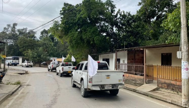Una caravana humanitaria recorre la zona del Catatumbo para verificar los acuerdos.