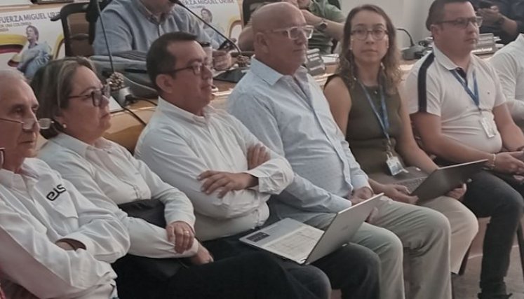 Directivos de Aguas Kpital encabezados por el gerente general Hugo Vergel/Foto Orlando Carvajal/La Opinión