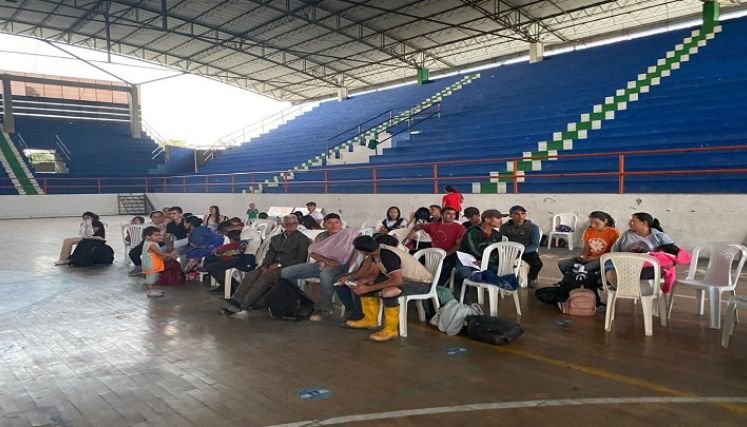 Es imperativo, desplazados deben abandonar el coliseo cubierto Argelino Durán Quintero de Ocaña.