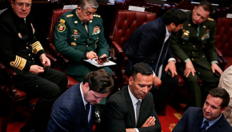 Moción de censura, al Ministro de Defensa, Pedro Sánchez