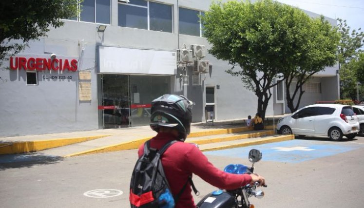 Hasta este Policlínico de Atalaya fue conducido el menor de edad tras quedar herido/Foto Carlos Ramírez