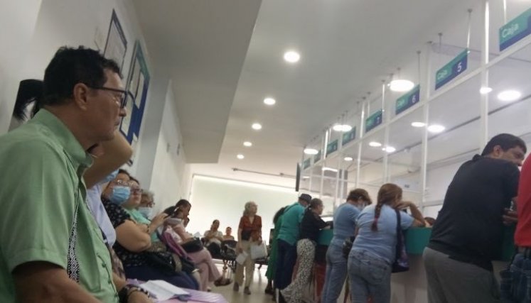 Una queja permanente de los usuarios de Nueva EPS es que no les entregan los medicamentos/Foto orlando Carvajal