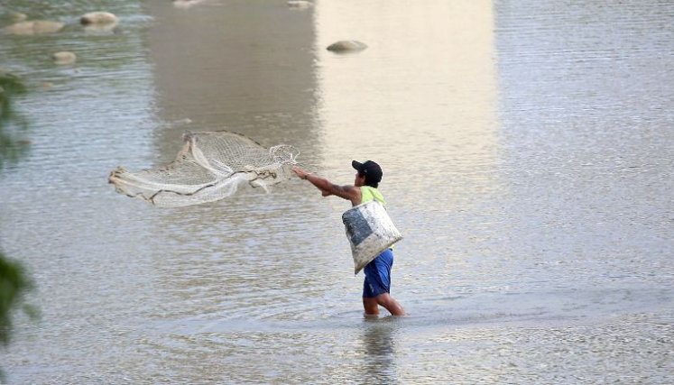 En el Río Pamplonita todavía se pesca./Foto Carlos Ramírez/La Opinión