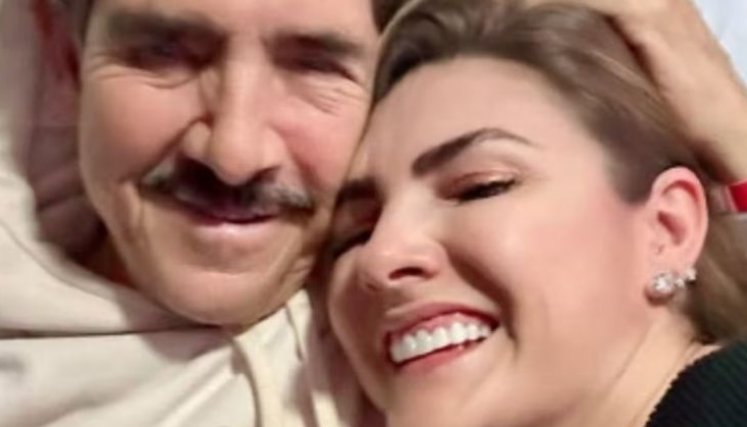 Una tragedia doméstica golpeó de lleno a la familia de la presentadora Ana Karina Soto, quien atraviesa días de angustia luego de que la vivienda donde creció, en Cúcuta, quedara envuelta en llamas mientras su padre, Gustavo Soto, se encontraba en el interior.