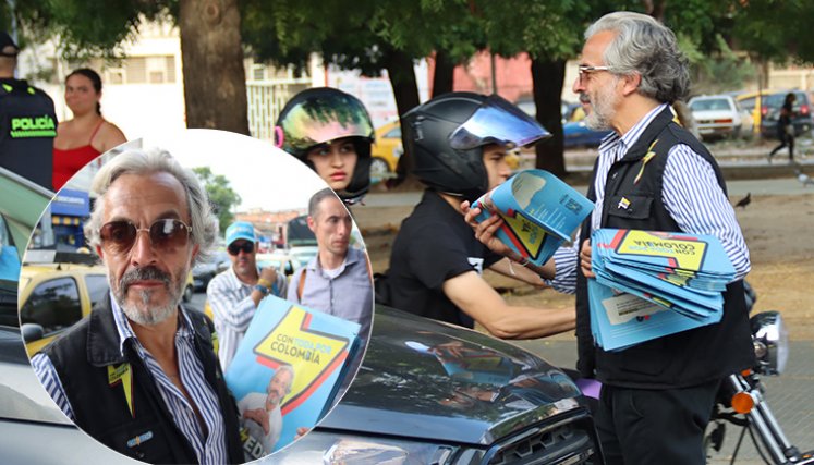 Juan Daniel Oviedo recolectó firmas en Cúcuta. / Foto Carlos Ramírez-La Opinión