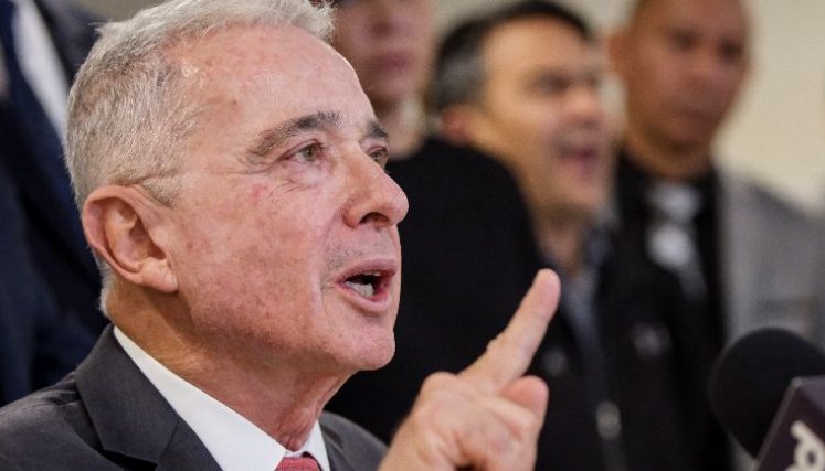 ALVARO URIBE 