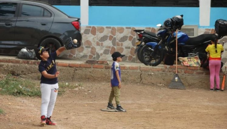 Algunas escuelas deportivas en Los Almendros han representado a la ciudad en otros lugares de Colombia.