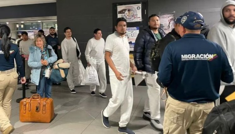 Colombia reactiva vuelos de repatriación desde Estados Unidos, días antes del encuentro en la Casa Blanca
