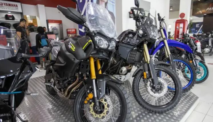 Motos